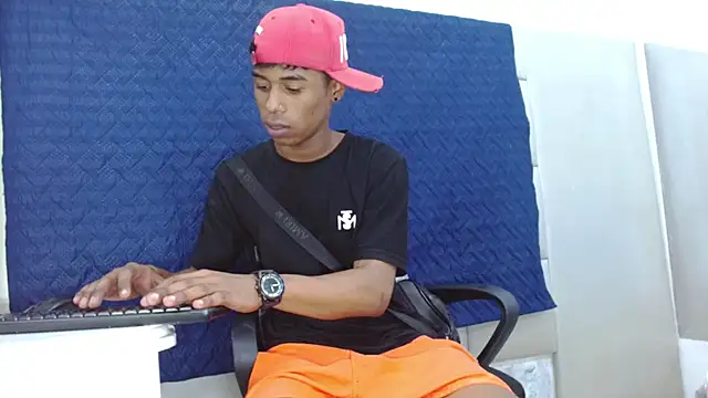 TonnyMarck: онлайн-секс-чат