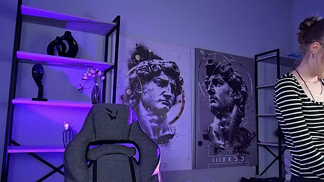 KiraMontoya: онлайн-секс-чат