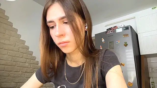 ElsieKuhlmann: онлайн-секс-чат