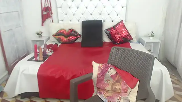 Chat +18 de Sweetbigcatt ao vivo