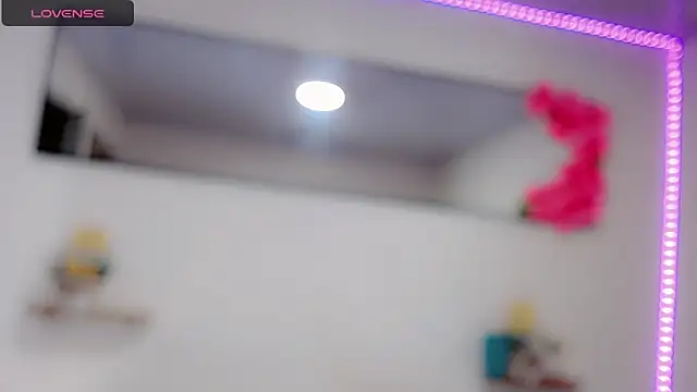 NathalialLooes: διαδικτυακό σόου στην κάμερα