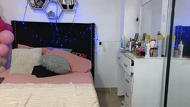 charlotte_077: απευθείας συνομιλία ΧΧΧ