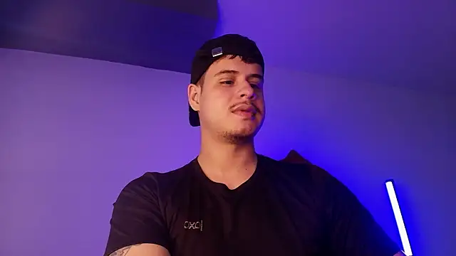 Pertunjukan Kamera Web BjornSteel