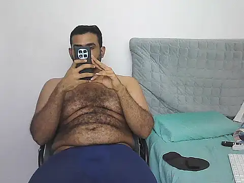 AlphaLatinoBear Live XXX-Chat