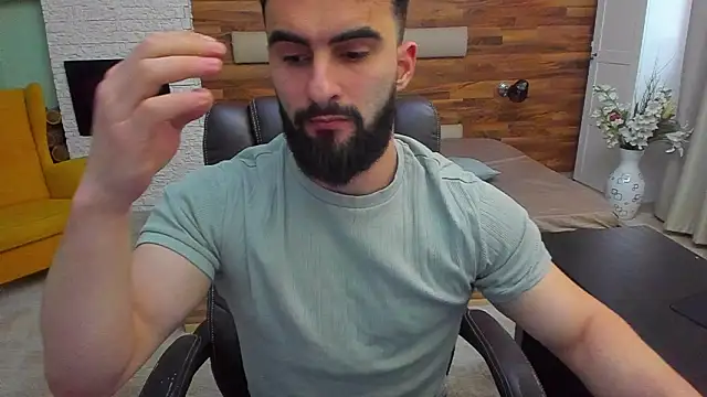 Онлайн чат XXX MicahLane