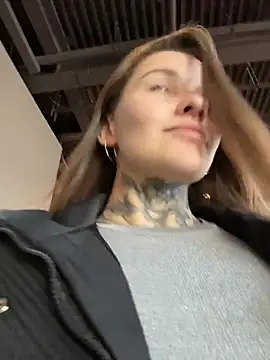 KishaMur Chat XXX in diretta