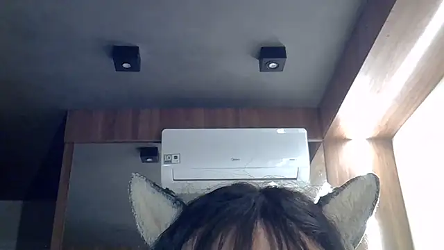 SkinnyKitten élő XXX-chatje