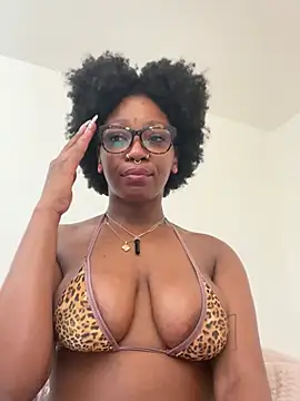 Chat +18 de mochamimi ao vivo