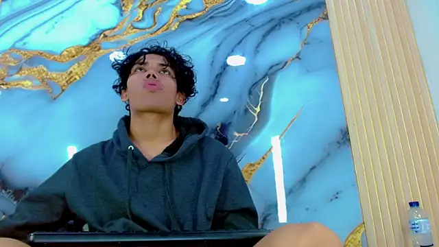 Show modela DaviidBuckx_ na web-kameri