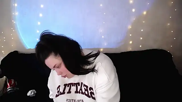 Emily_Mo Adlı Modelin Canlı XXX Sohbeti