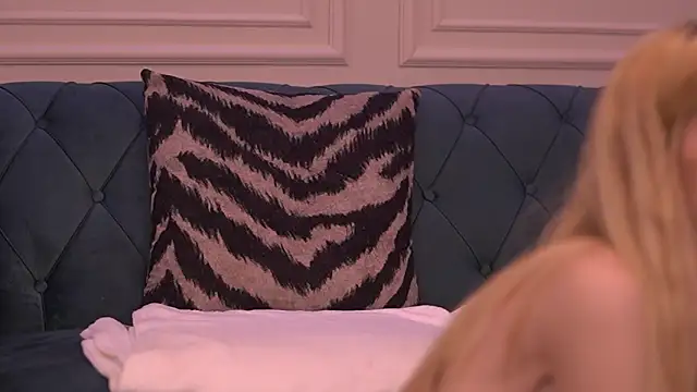 EllaBlake's Live XXX Chat