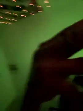 Master-Red Show in webcam