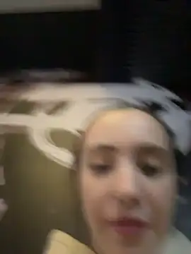 XXX chat uživo modela MiaTee