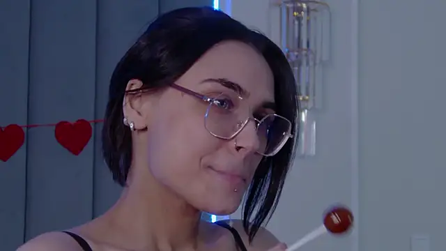 VioletAsh Adlı Modelin Canlı XXX Sohbeti