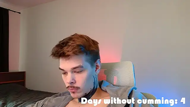 DENIS_HERE: διαδικτυακό σόου στην κάμερα