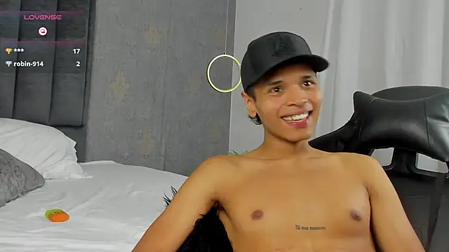 Alejandroo_Montenegro Adlı Modelin Canlı XXX Sohbeti