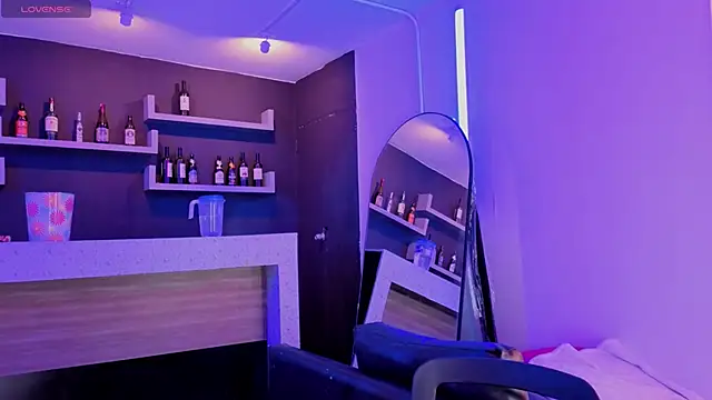 nova_salvatore's Live XXX Chat