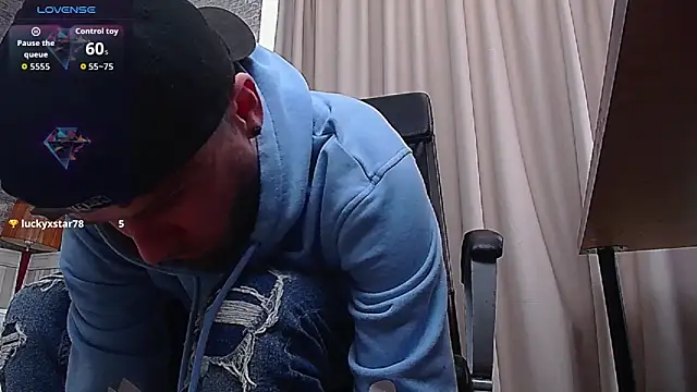 แชท XXX สดของ JonahShaw