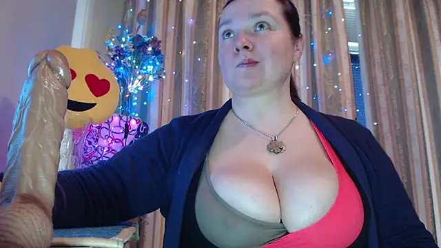 amorelara Show in webcam