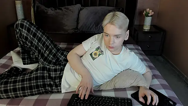 Je_Salvatore লাইভ XXX চ্যাট