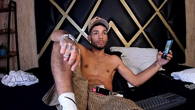 Thiagoferreti: онлайн-секс-чат