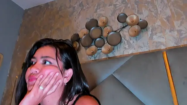 KimDevinne Adlı Modelin Canlı XXX Sohbeti