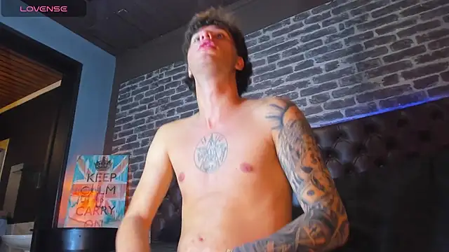 Show de EXCLUSIVE8 na webcam