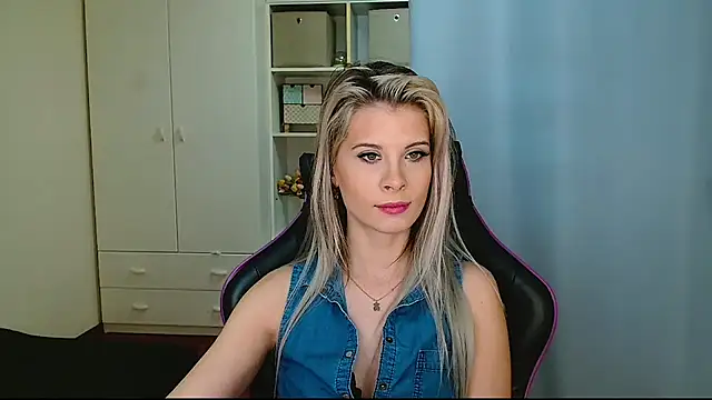 Chatroom XXX en direct de KristineGlow