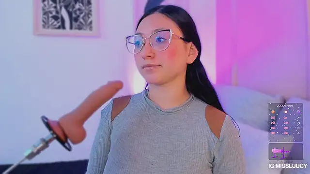 lucy_neil's Live XXX Chat