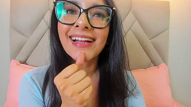 Chat +18 de Isis_Osman ao vivo