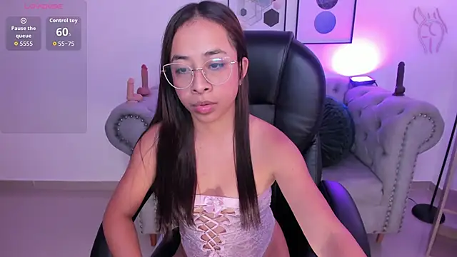 Živý XXX chat July_Adams