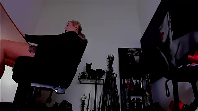 MistressDemi Adlı Modelin Canlı XXX Sohbeti