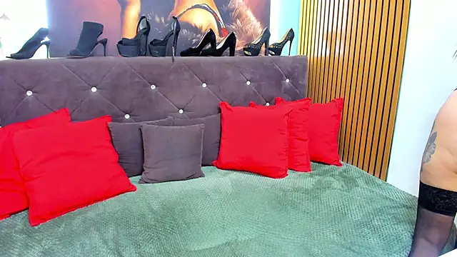 LauraSiinのライブXXXチャット