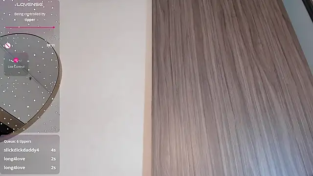 แชท XXX สดของ FaloonRoussel