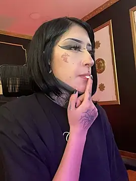 Chat +18 de Kat_VonDe ao vivo