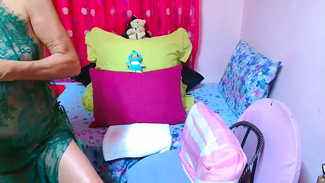 SLUTTYROXY: онлайн-секс-чат