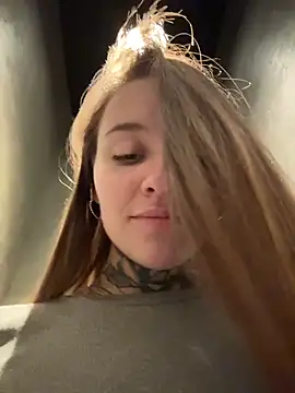 Chat +18 de KishaMur ao vivo