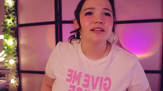 Živý XXX chat Chery_Lady22