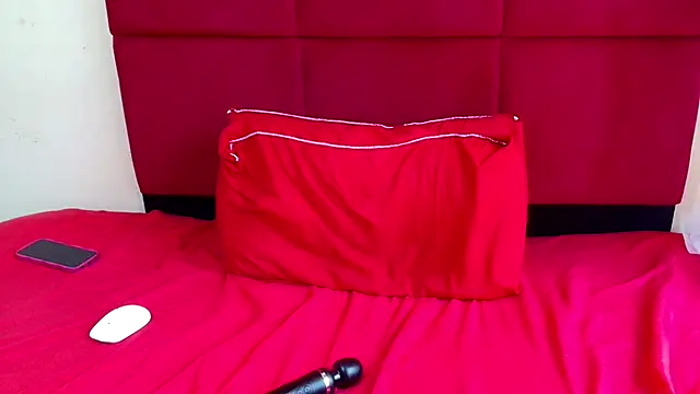 HugeTitisxx Webcamshow