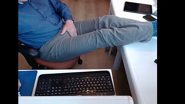 dutchpornkingn Live XXX chat