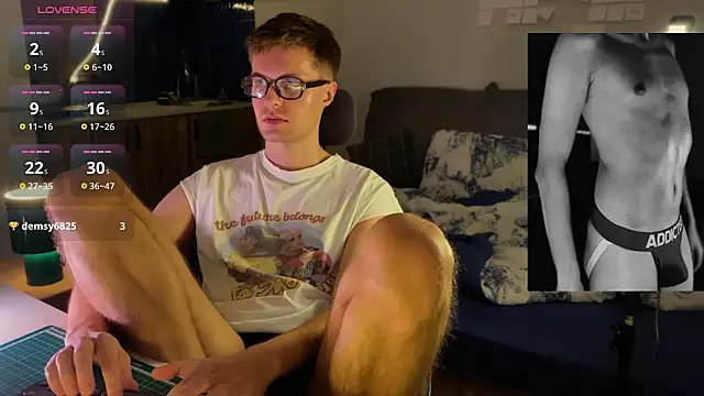 แชท XXX สดของ Leonnextdoor