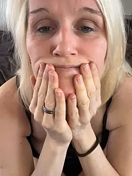 Živý XXX chat Tinny84