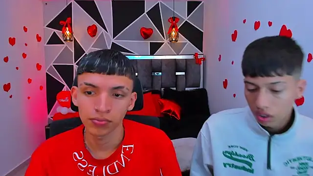 Juan_Nd_Steven's Live XXX Chat