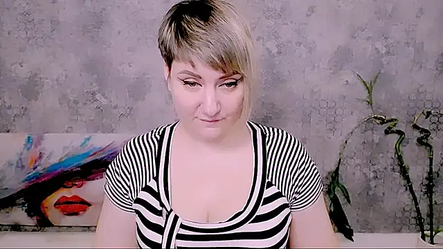 Djullia Live XXX-Chat