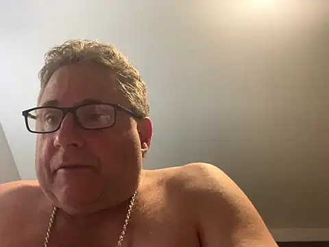 iwantutocum1X: διαδικτυακό σόου στην κάμερα