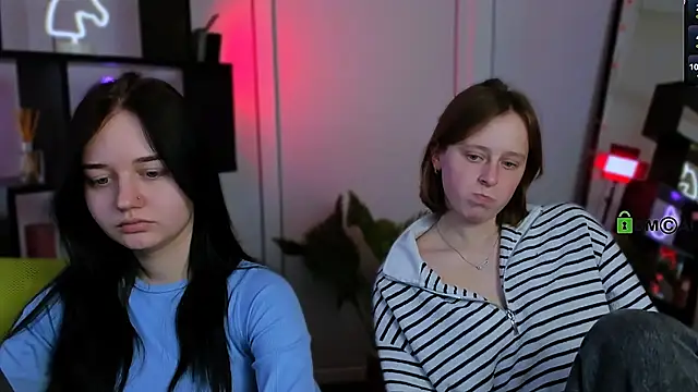 miki_ti élő XXX-chatje