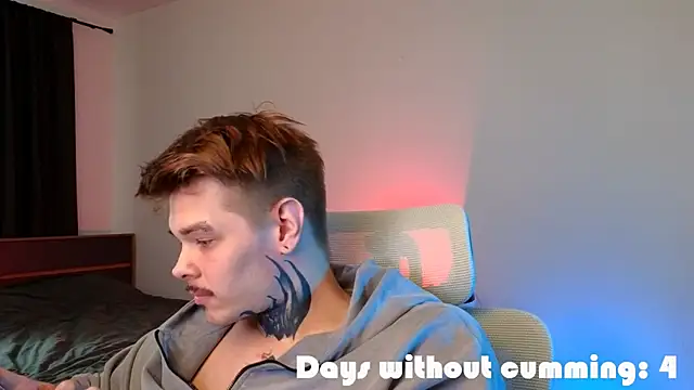 Show modela DENIS_HERE na web-kameri