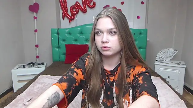 LaraPika 现场XXX聊天