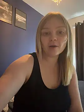 XXX chat uživo modela Sky25x