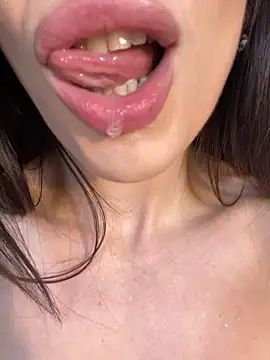 Chat XXX en directo de JolieBee